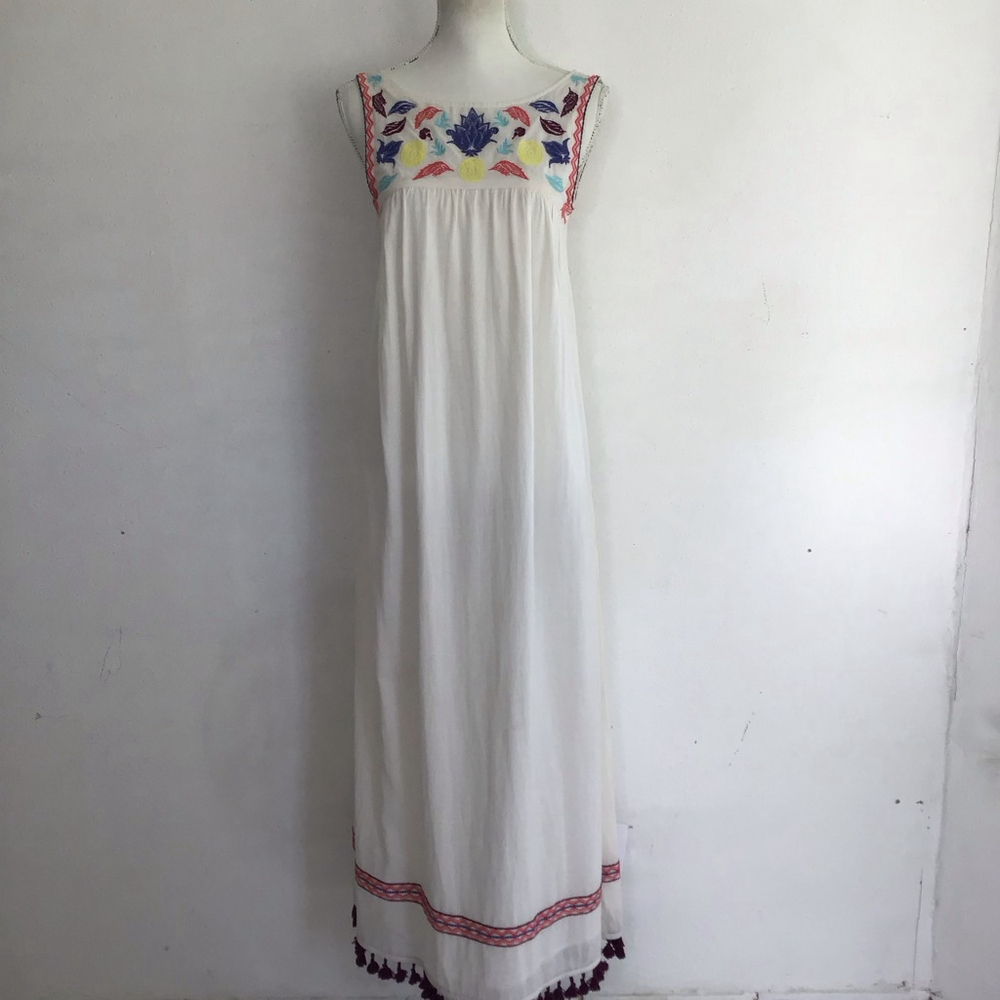 Zingara Women Elegant Fun White Embroidered Maxi Dress S